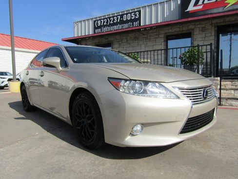 Used 2015 Lexus ES 350 w/ Premium Package FWD image 6