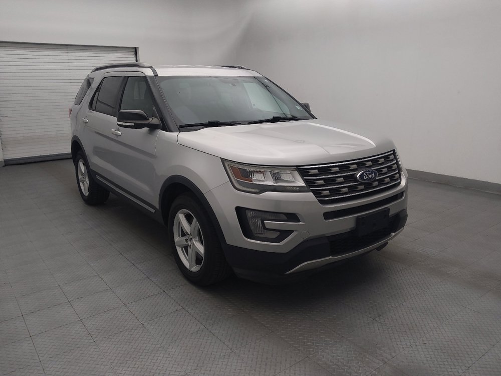 Used 2017 Ford Explorer XLT AWD/4WD image 13