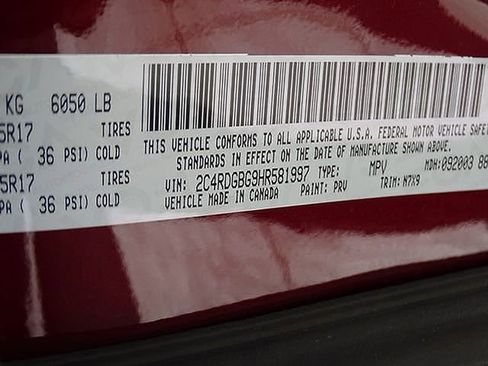 Used 2017 Dodge Grand Caravan SE image 19