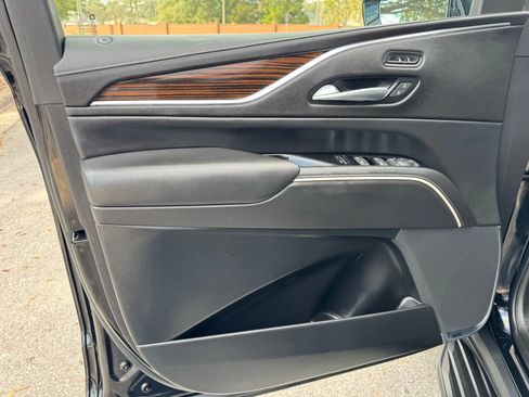 Used 2022 Cadillac Escalade ESV Luxury image 23