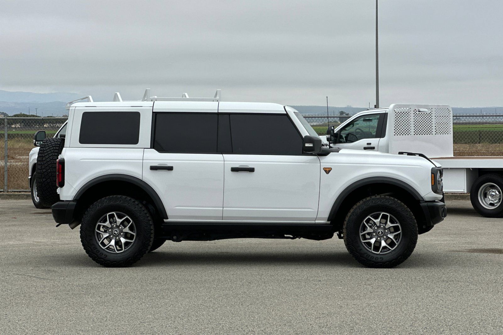 Used 2025 Ford Bronco Badlands AWD/4WD image 3