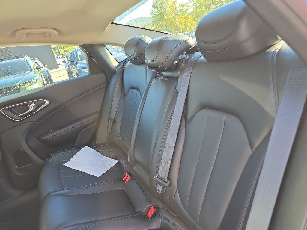Used 2017 Chrysler 200 Limited Platinum FWD image 14