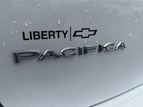 Used 2024 Chrysler Pacifica Limited image 32