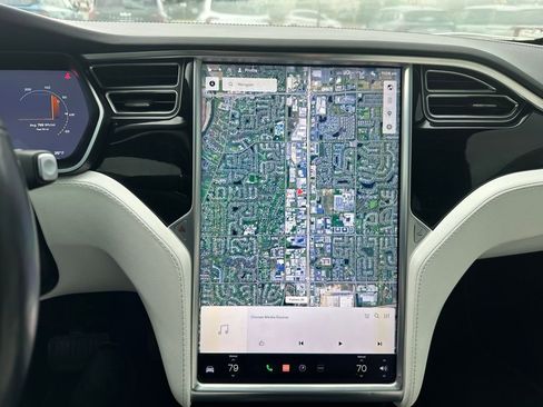 Used 2017 Tesla Model X 90D image 18