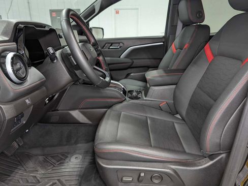 Used 2023 Chevrolet Colorado Z71 w/ Z71 Convenience Package 2 AWD/4WD image 4