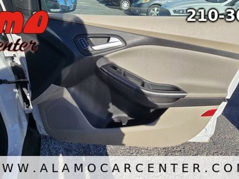 Used 2017 Ford Focus SE image 16