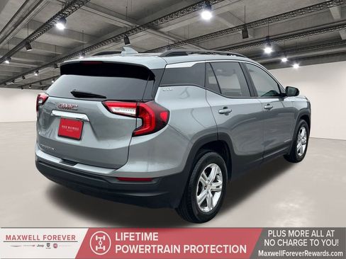 Used 2024 GMC Terrain SLE w/ Driver Convenience Package image 16