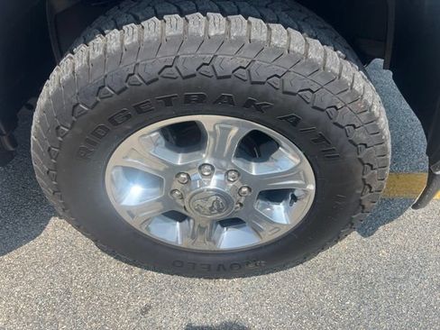 Used 2024 RAM 2500 Big Horn AWD/4WD image 3