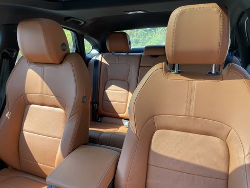 Used 2024 Jaguar XF R-Dynamic SE image 15