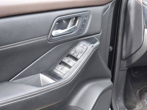 Used 2023 Nissan Rogue SL image 24