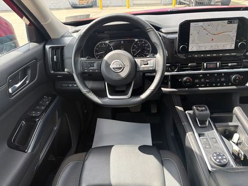 Certified 2025 Nissan Pathfinder SL AWD/4WD image 26