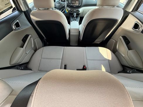 Used 2025 Kia Soul LX FWD image 36