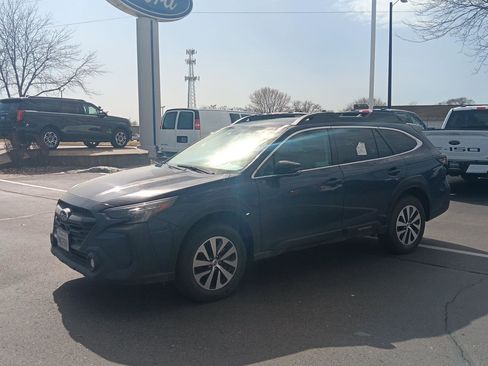 Used 2025 Subaru Outback Premium image 9