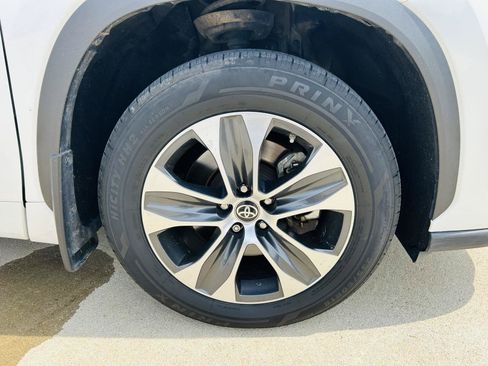 Used 2021 Toyota Highlander XLE FWD image 43
