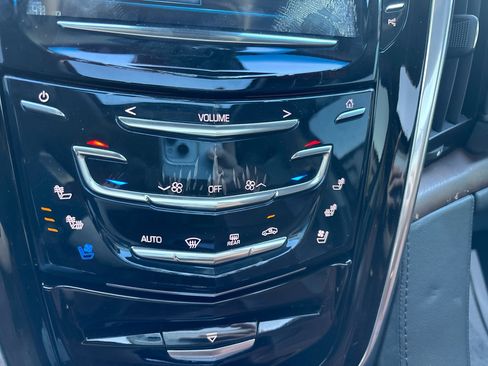 Used 2019 Cadillac Escalade ESV Premium Luxury AWD/4WD image 16