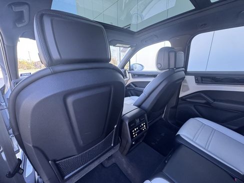 Used 2024 Porsche Cayenne S image 17