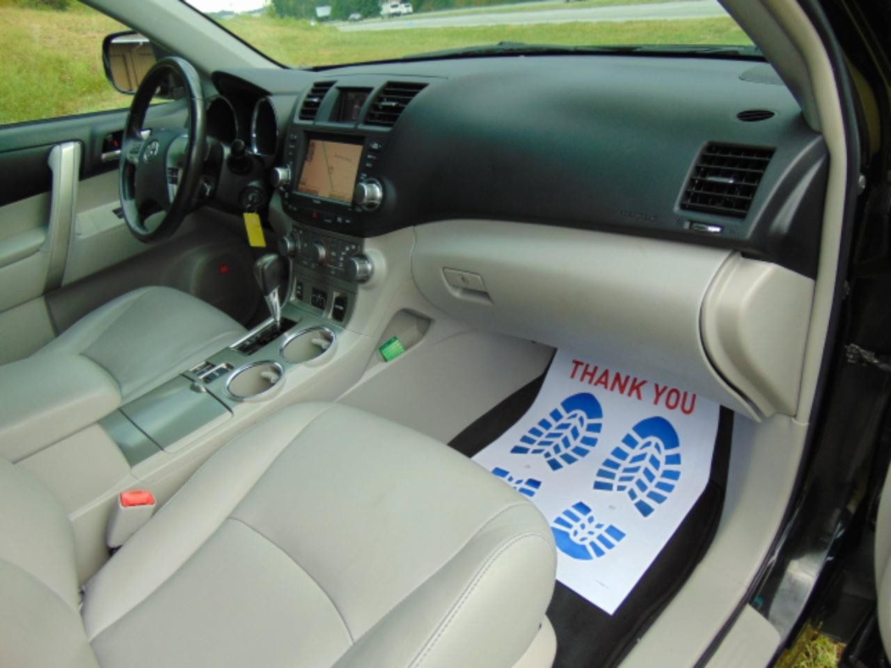 Used 2012 Toyota Highlander SE w/ Tow Pkg AWD/4WD image 17