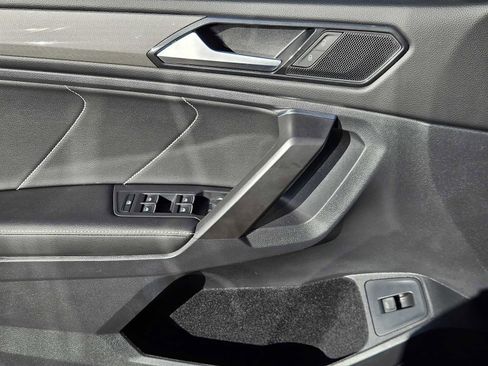 Used 2022 Volkswagen Tiguan SE image 22