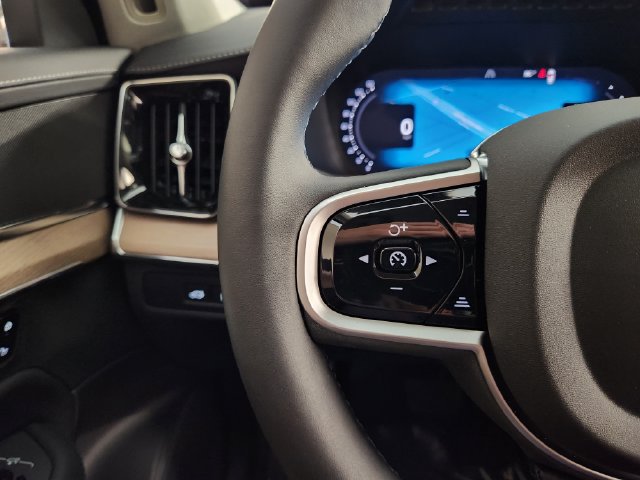New 2026 Volvo XC90 T8 Plus w/ Protection Package Premier AWD/4WD image 28