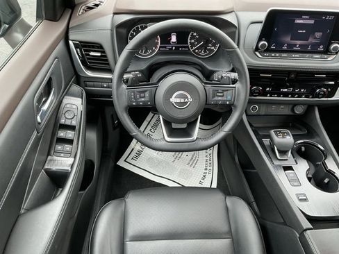 Used 2022 Nissan Rogue SV w/ SV Premium Package image 11