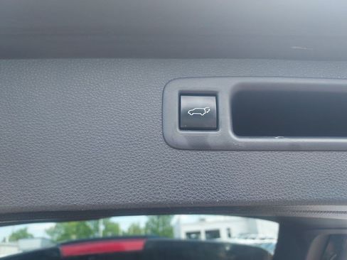 Used 2020 Toyota Highlander XLE AWD/4WD image 39