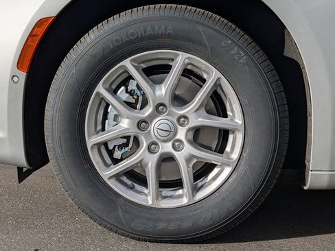 New 2026 Chrysler Pacifica Select FWD image 4
