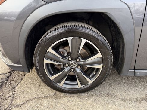 Used 2022 Lexus UX 200 image 8
