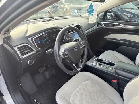 Used 2020 Ford Fusion SE w/ Equipment Group 151A FWD image 10