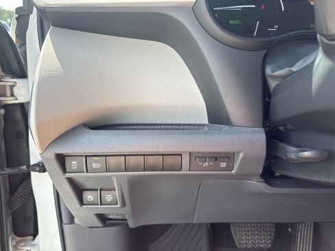 Used 2024 Toyota Sienna XLE FWD image 16