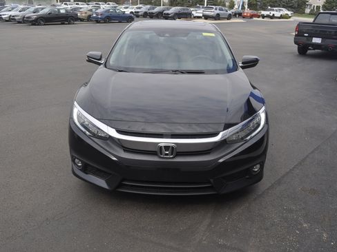 Used 2017 Honda Civic Touring image 2