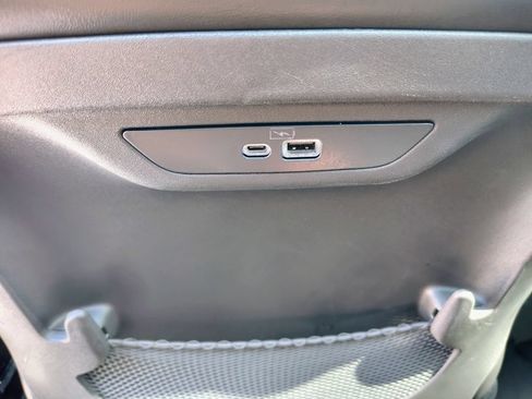 Used 2024 Chrysler Pacifica Premium FWD image 39