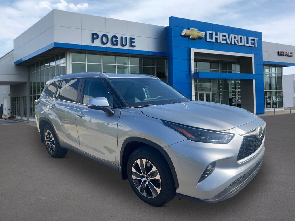 Used 2024 Toyota Highlander XLE AWD/4WD image 2