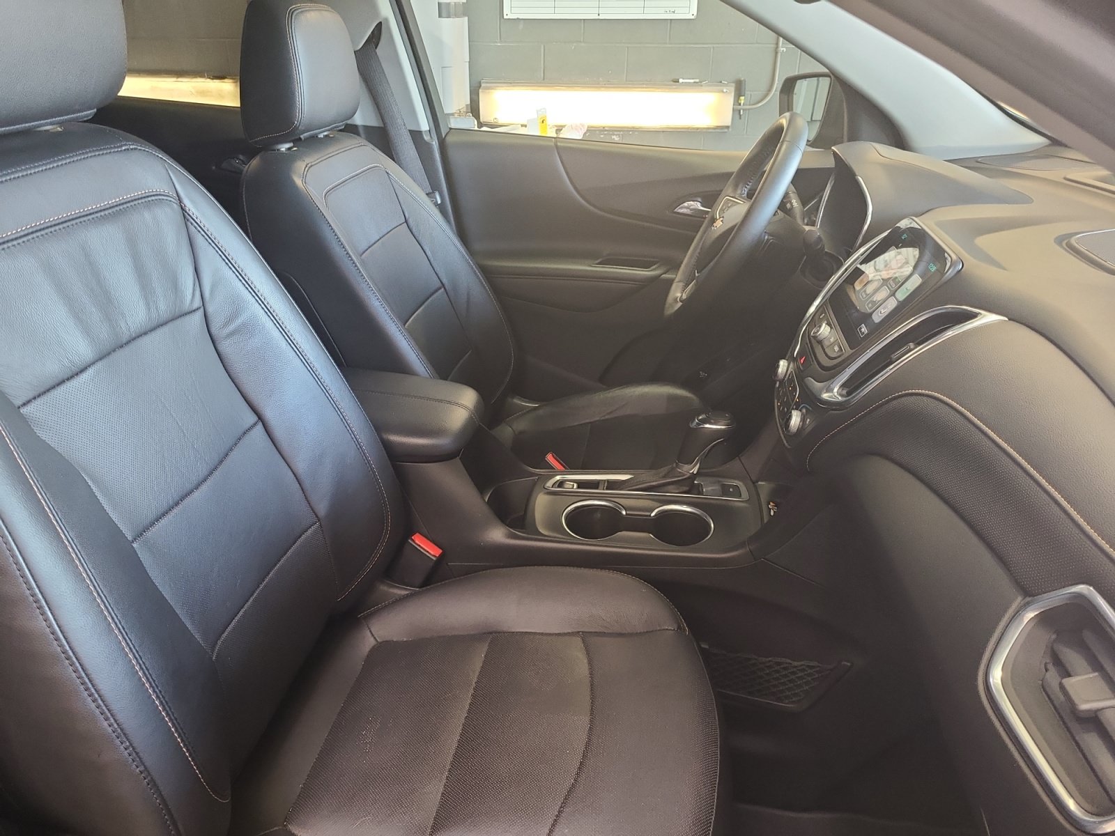 Used 2018 Chevrolet Equinox Premier FWD image 19