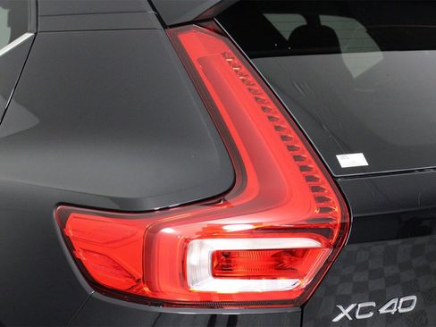 New 2025 Volvo XC40 B5 Core w/ Climate Package image 15