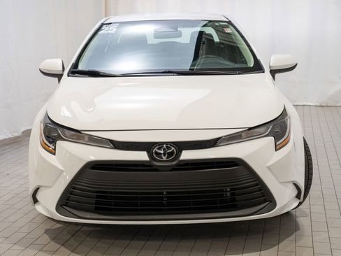 Used 2025 Toyota Corolla LE image 3