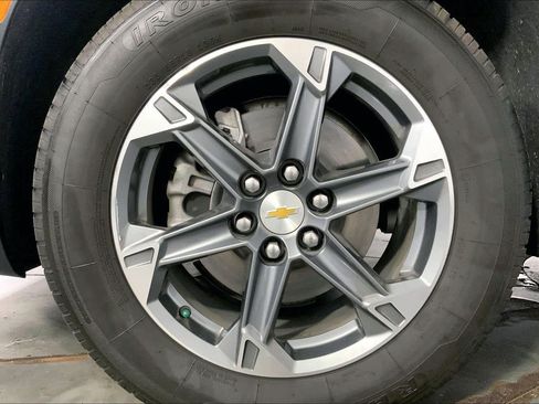 Used 2025 Chevrolet Blazer LT AWD/4WD image 9