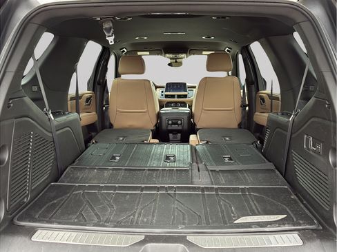 Used 2023 Chevrolet Tahoe Premier AWD/4WD image 9