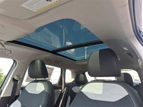 New 2025 Volkswagen Taos SEL image 11