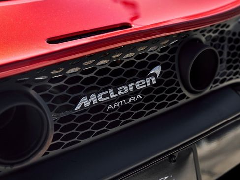 Used 2023 McLaren Artura image 12