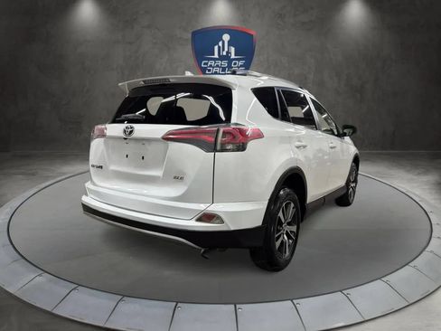 Used 2018 Toyota RAV4 XLE FWD image 5