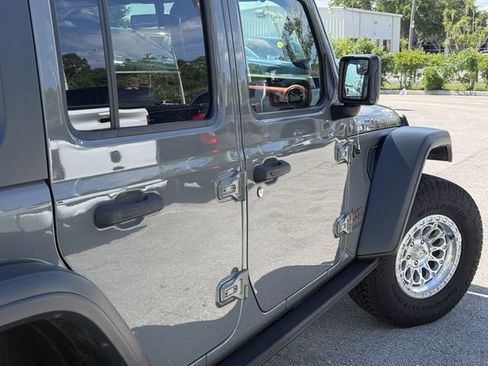 Used 2021 Jeep Wrangler Unlimited Rubicon AWD/4WD image 9