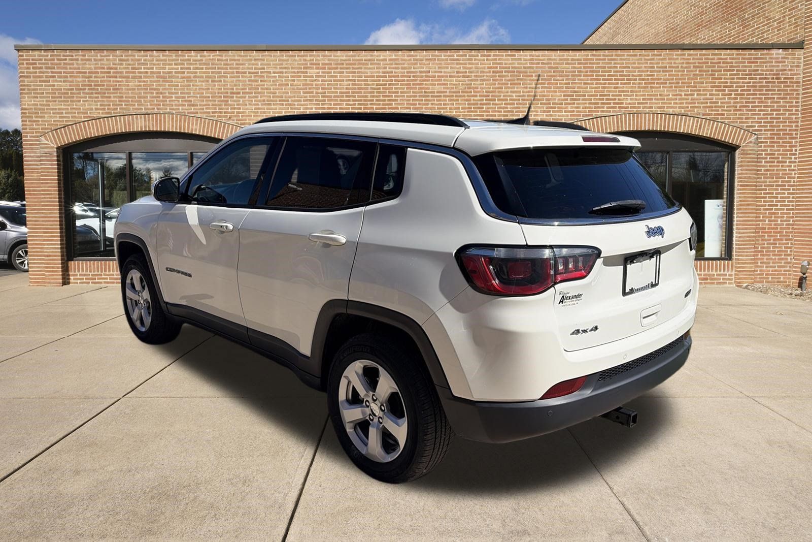 Used 2018 Jeep Compass Latitude w/ Popular Equipment Group AWD/4WD image 6