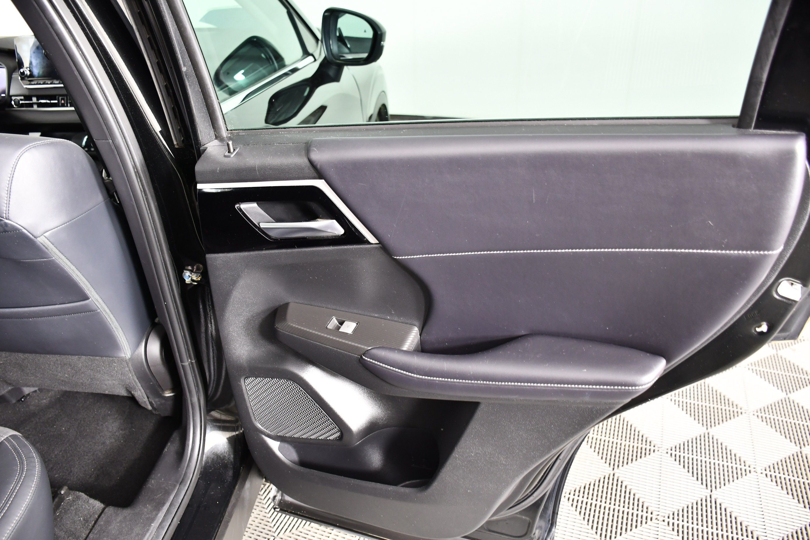 Used 2023 Mitsubishi Outlander SE AWD/4WD image 39
