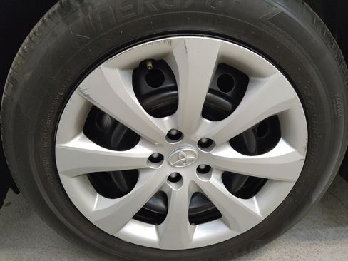 Used 2025 Toyota Corolla LE image 31