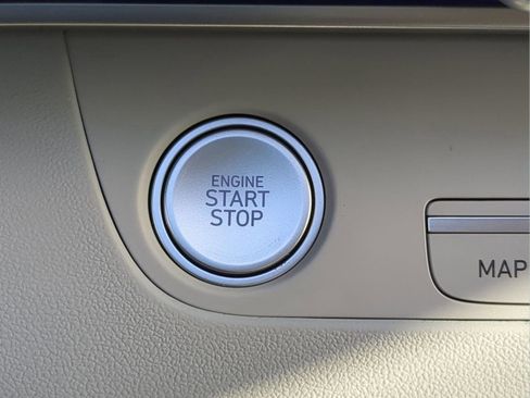 New 2025 Hyundai Elantra Limited FWD image 32