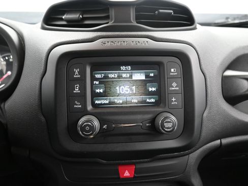 Used 2017 Jeep Renegade Altitude FWD image 19
