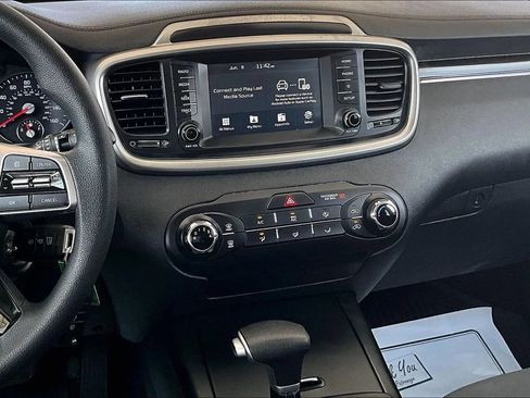 Used 2020 Kia Sorento L FWD image 9