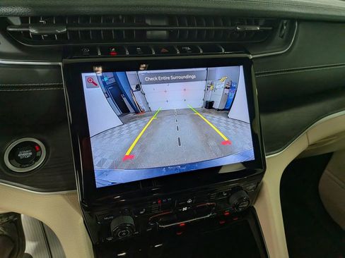 Used 2024 Jeep Grand Cherokee L Limited image 28