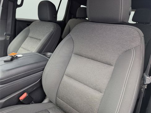 Used 2024 Chevrolet Traverse LT image 12