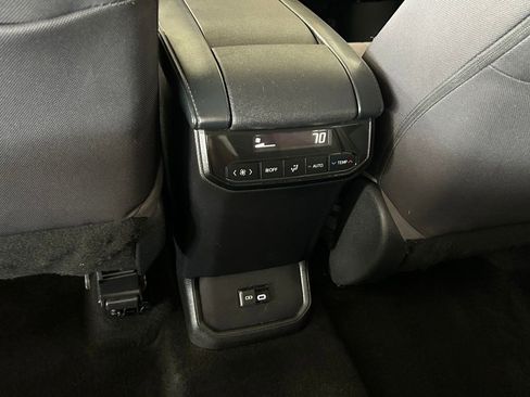 Used 2023 Toyota Highlander L image 42